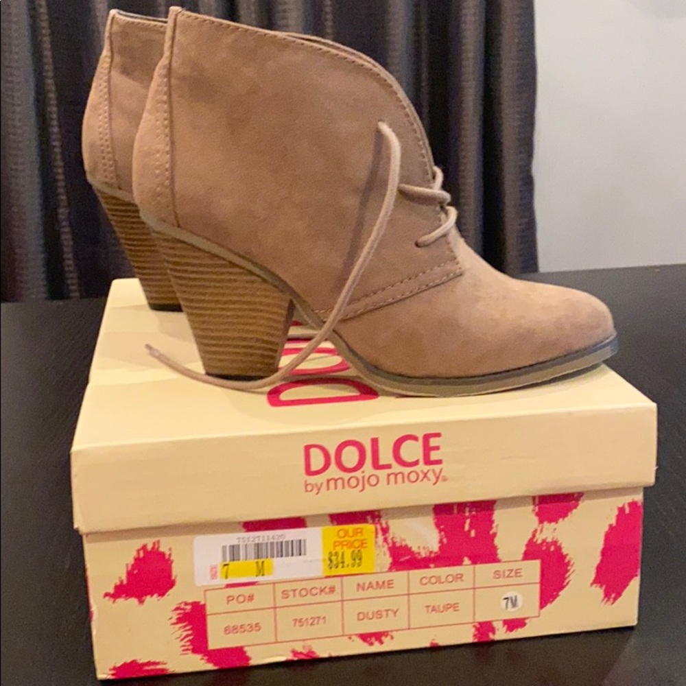 NWT Taupe suede bootie Dolce SIZE 7
